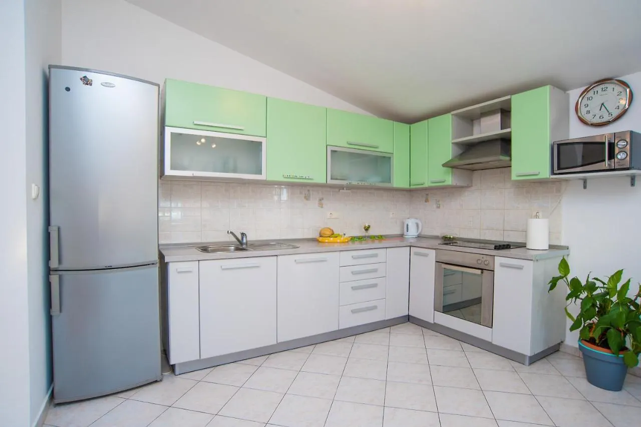 Apartments With A Parking Space Bibinje, Zadar - 15178 بيبينيا